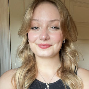 Meet your Posher, Chloe